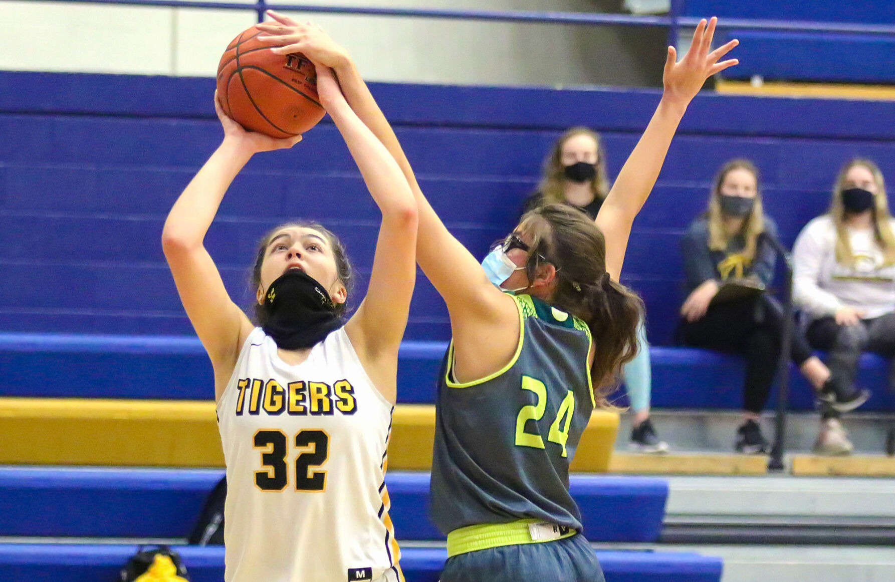 Lindbergh vs. Oakville girls basketball
